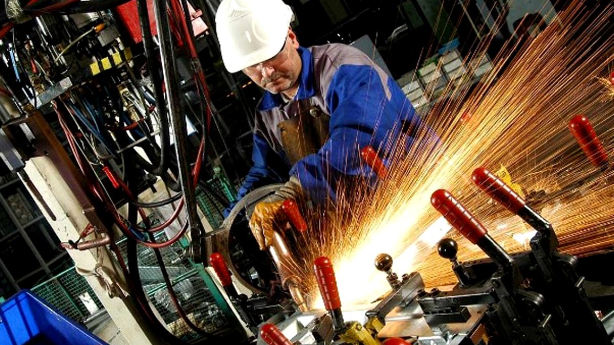 Sanayi Üretiminde Üç Aylık Düşüş Sürüyor: Temmuz Verileri Açıklandı