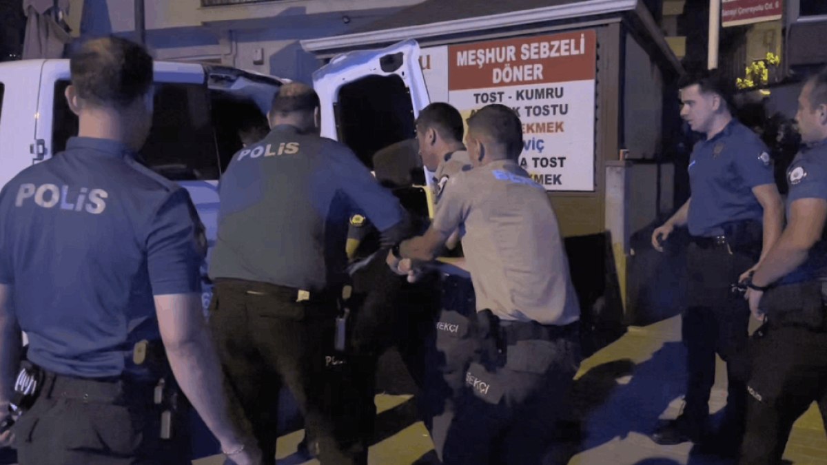 Bursa'da Eşine ve Polis Ekiplerine Saldıran Şüpheli Biber Gazıyla Etkisiz Hale Getirildi