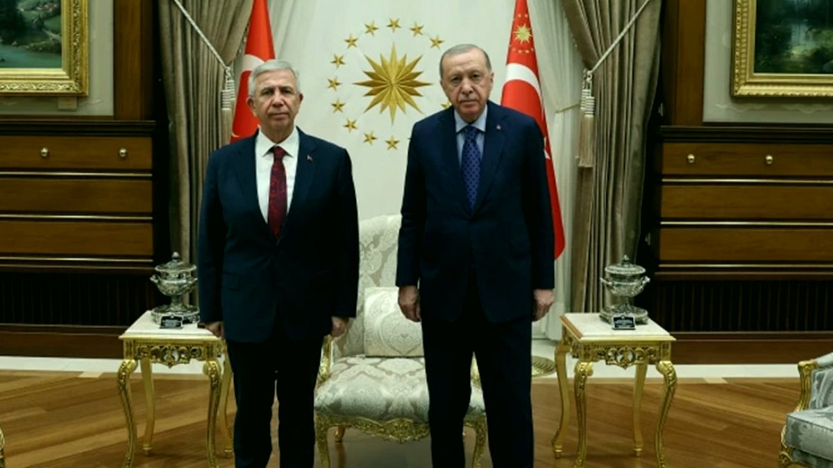 Mansur Yavaş'ın Saray Ziyareti CHP Kulislerini Karıştırdı: Siyasi Aidiyet Tartışması Alevlendi