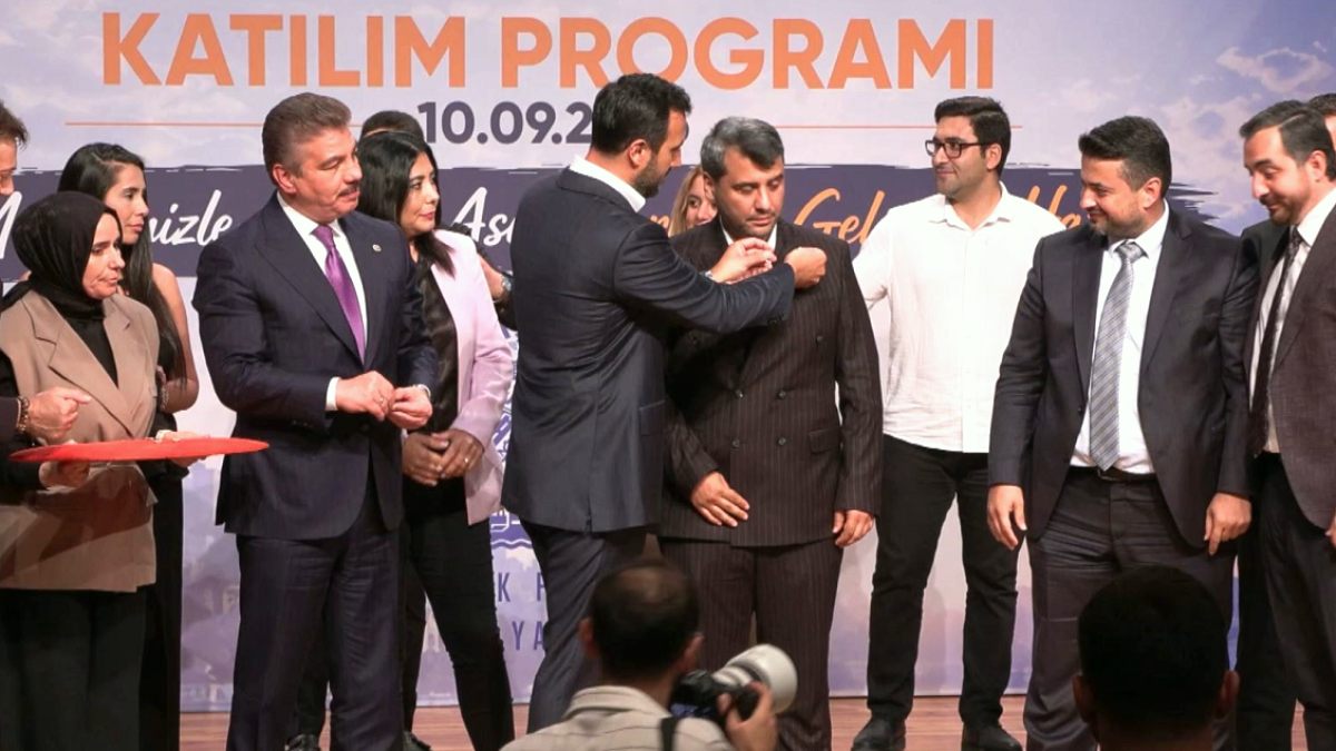 Bahçelievler'de Siyasi Transfer: 3 CHP'li Meclis Üyesi AKP'ye Geçti