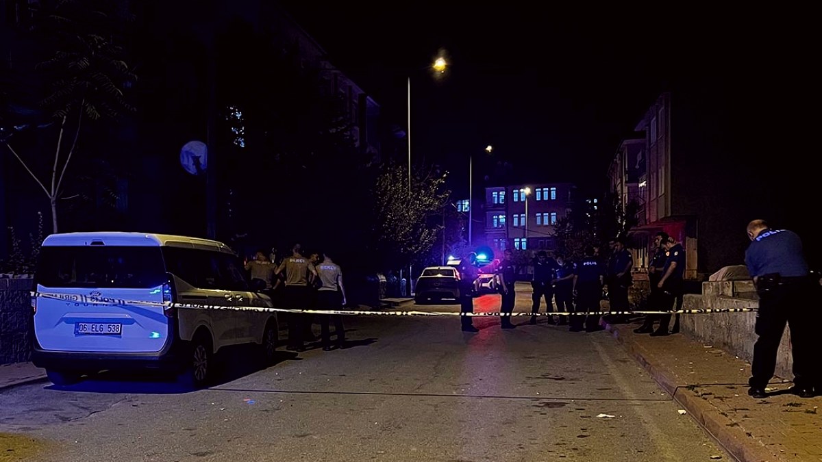Kayseri'de Ev Baskını: Keserle Gelen Şahıs Bıçakla Ağır Yaralandı