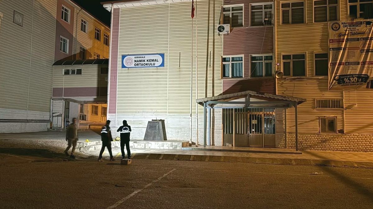 Atatürk Büstüne Saldıran Şüpheli Kırıkkale'de Tutuklandı