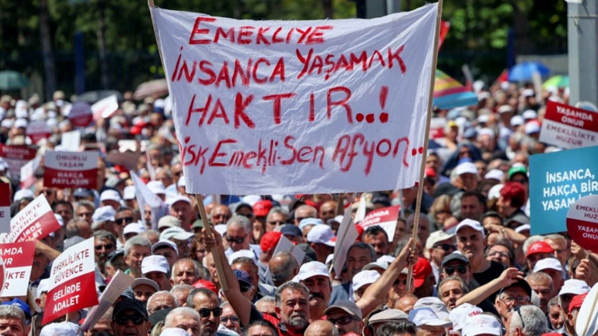 Emekliler AYM Önünde Zam Talebini Yüksek Sesle Dile Getirecek