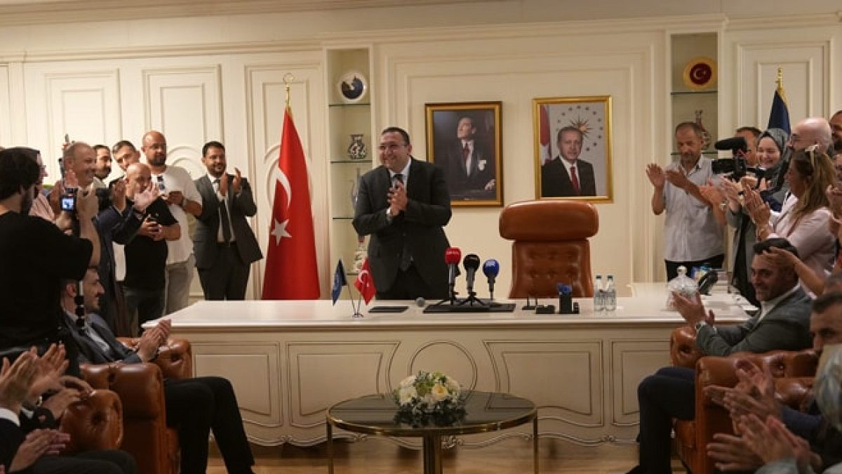CHP'li Üyelere Yönelik Tehdit İddiaları Gölgesinde Üsküdar'da AKP'li Vekil Seçimi Tartışma Yarattı