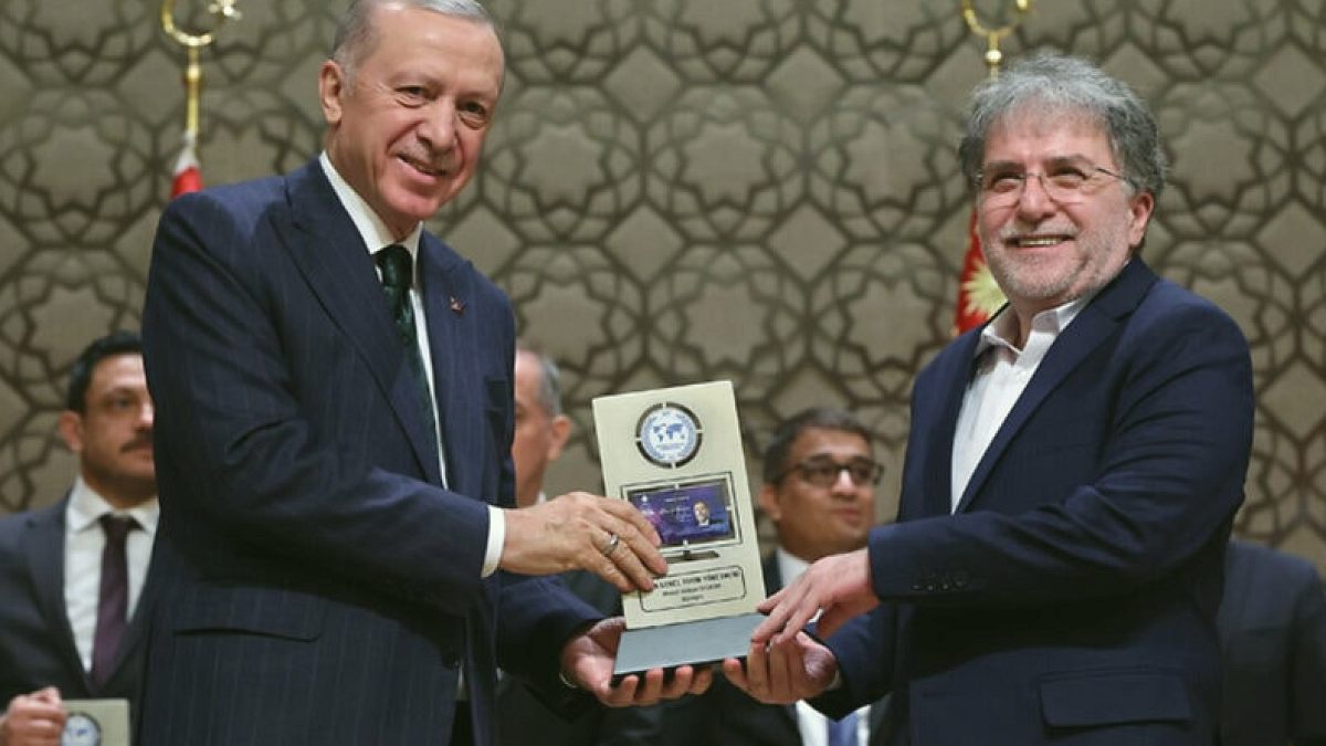 Erdoğan'ın 'Yaklaşan Seçim' Sözleri: Erken Seçim mi, Sürekli Seçim Hazırlığı mı?