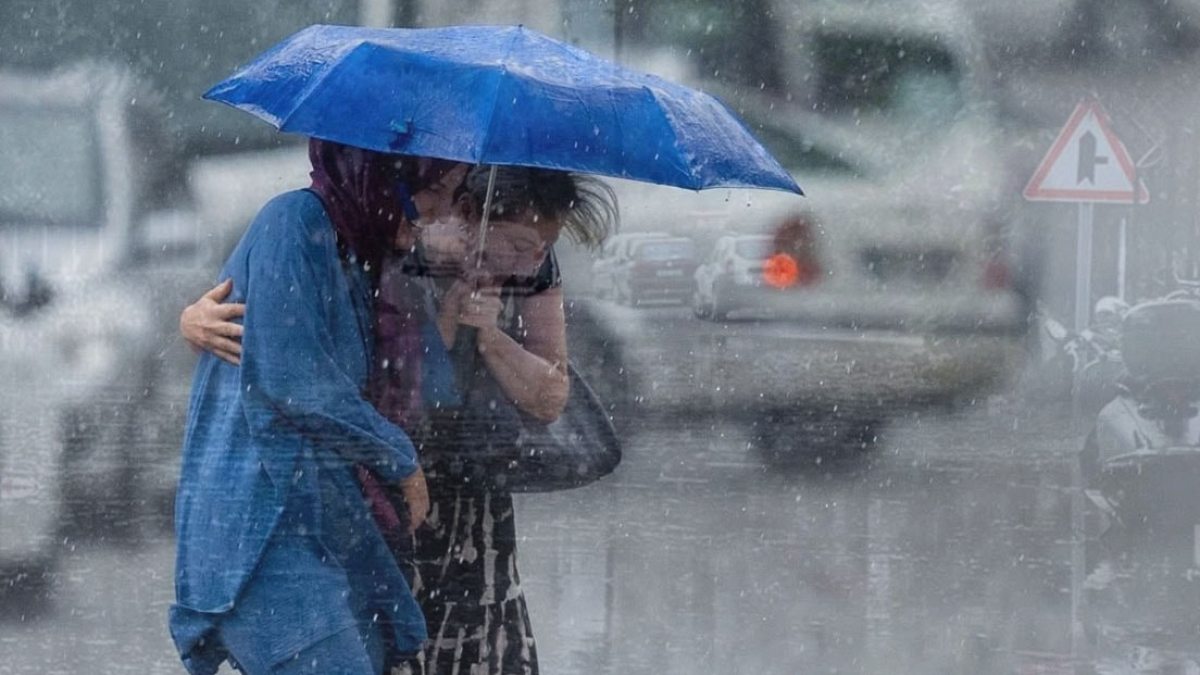 Yaz Bitiyor: Hava Sıcaklıkları 7 Derece Düşüyor, Tüm Yurda Yağmur Geliyor