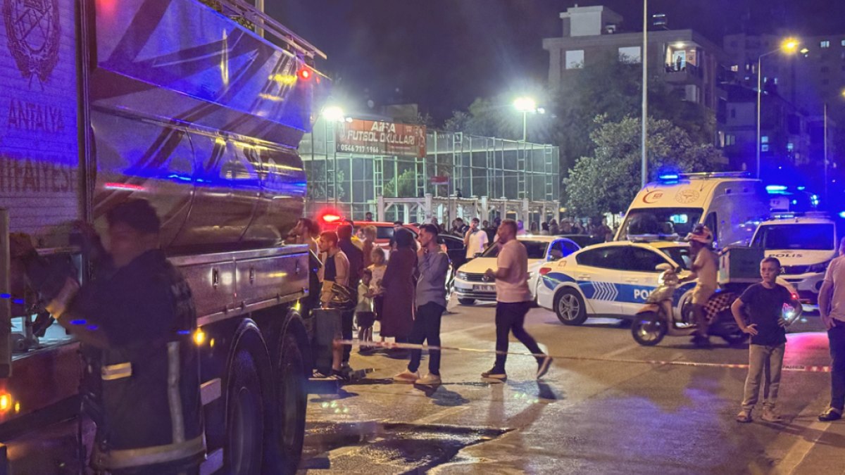 Antalya'da Oto Galeri Yangını Apartmana Sıçradı: Geniş Çaplı Hasar