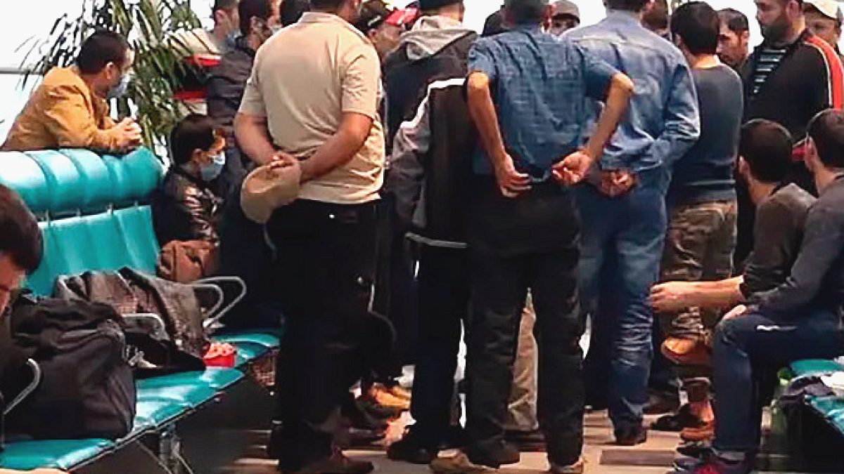 Rusya'dan Kitlesel Geri Dönüş: Özbek İşçiler Vatanlarına Akın Ediyor