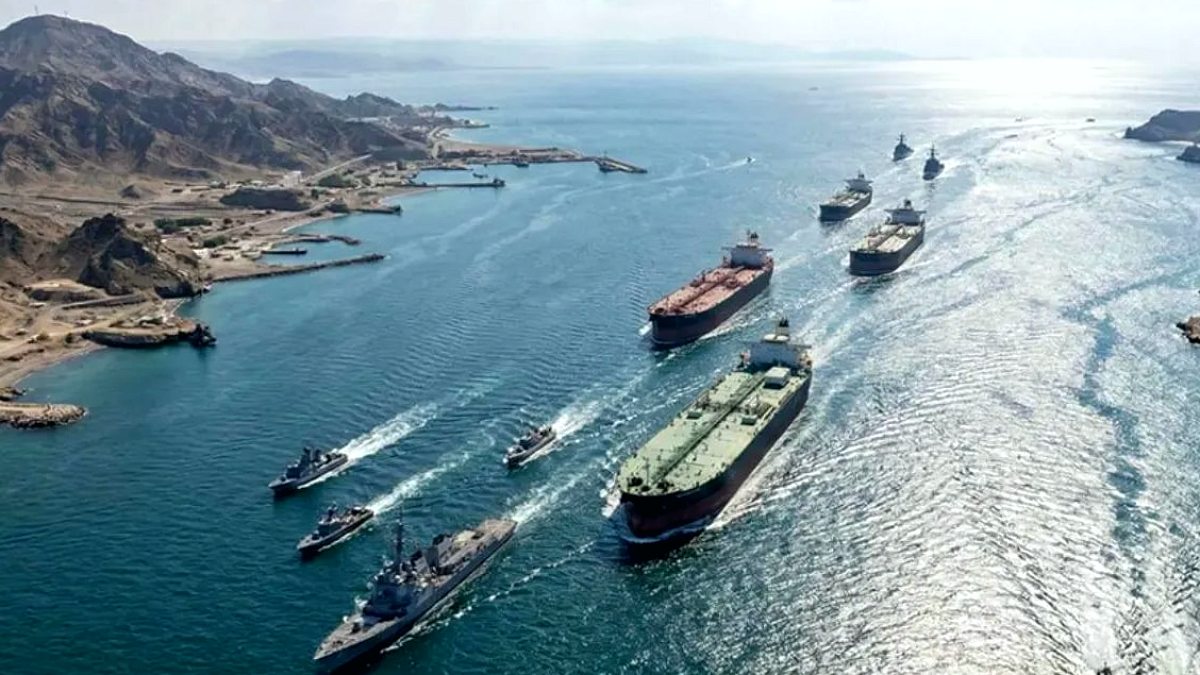 İran Ablukasında 100 Ticari Geminin Rotası Değiştirildi