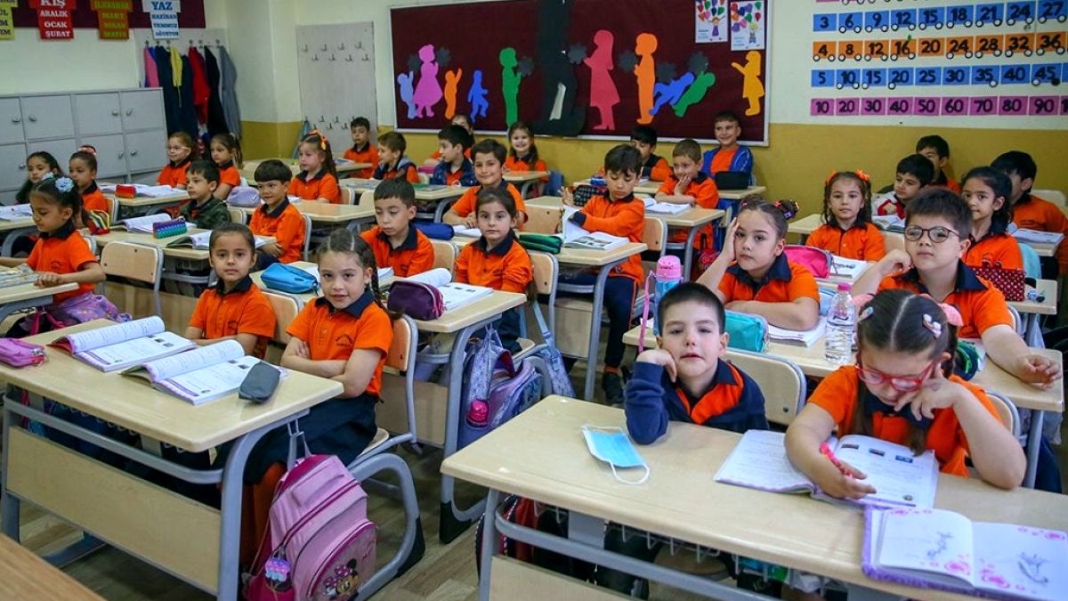 Okullarda Yeni Güvenlik Dönemi: Dedektörler, Turnikeler ve Randevu Sistemi Devrede