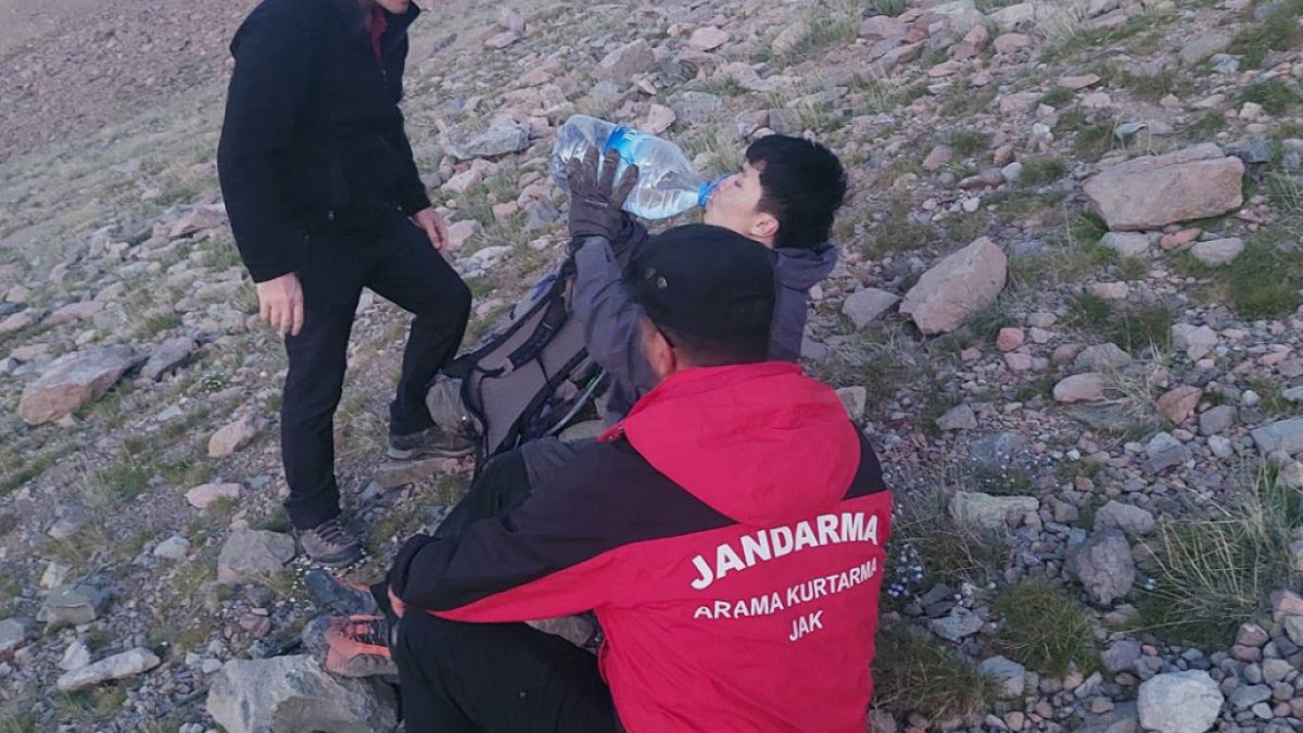 Erciyes'in Karlı Zirvesinde Kaybolan Turist Ekiplerle Buluştu