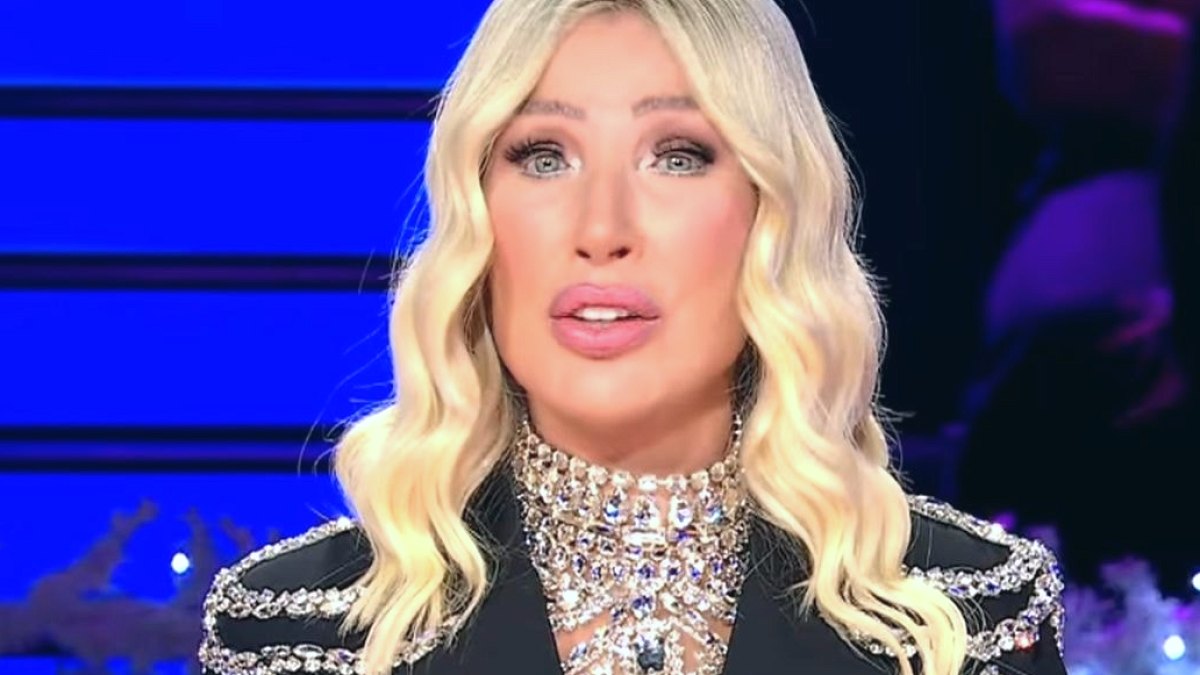Seda Sayan'dan 200 Milyon TL'lik Reklam İddialarına Yanıt: Kostümüm 120 Kilo!
