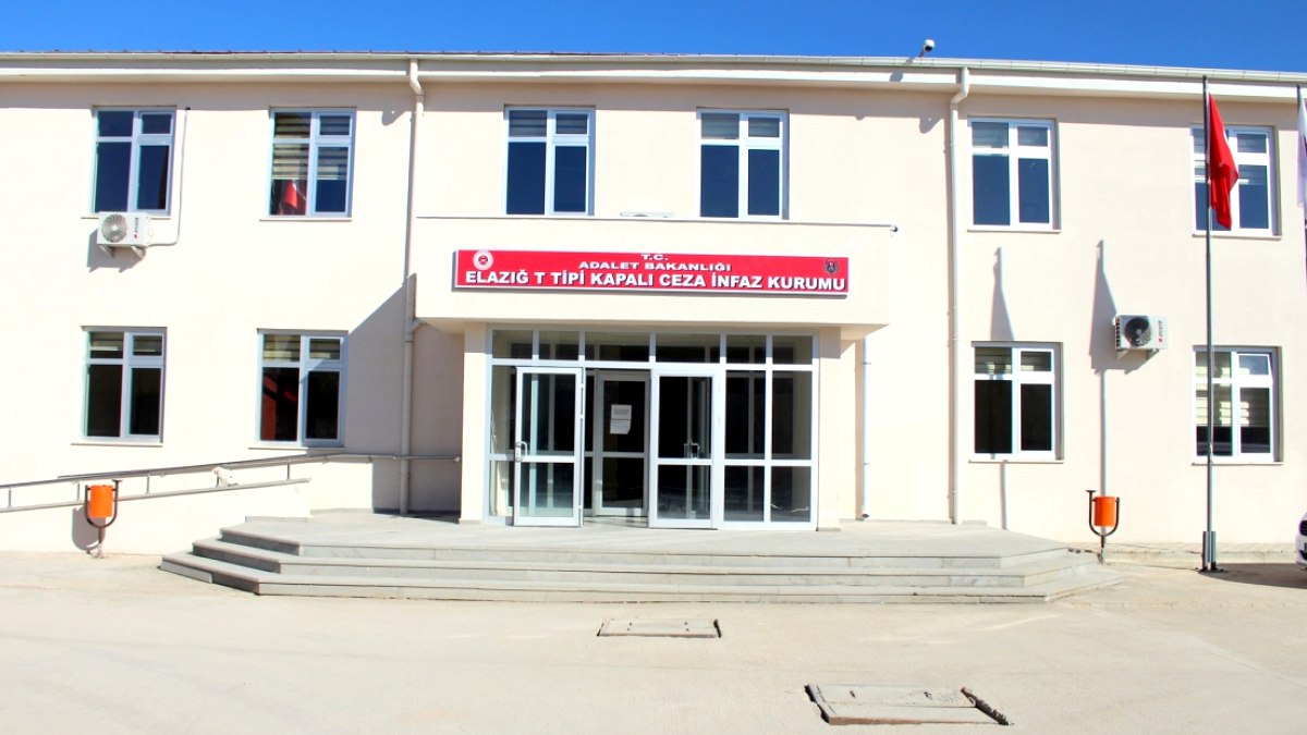 Elazığ Cezaevinde Yangın Paniği: 19 Mahkum Dumandan Etkilendi