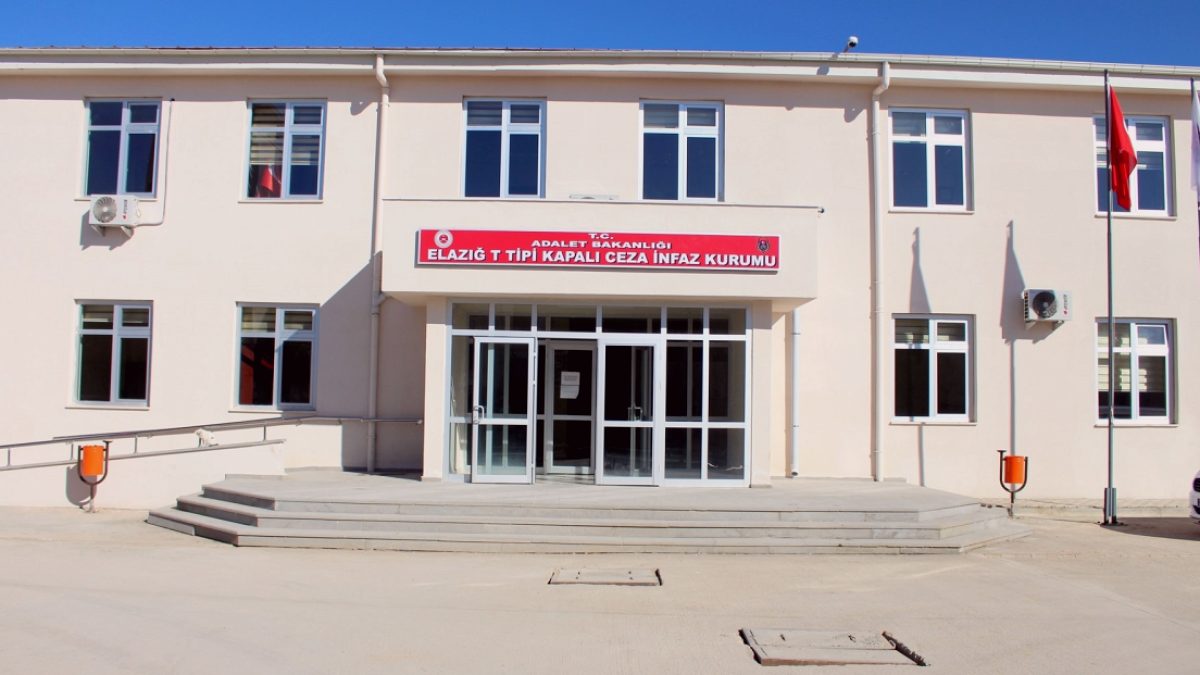 Elazığ Cezaevinde Yangın: 19 Mahkum Dumandan Etkilendi