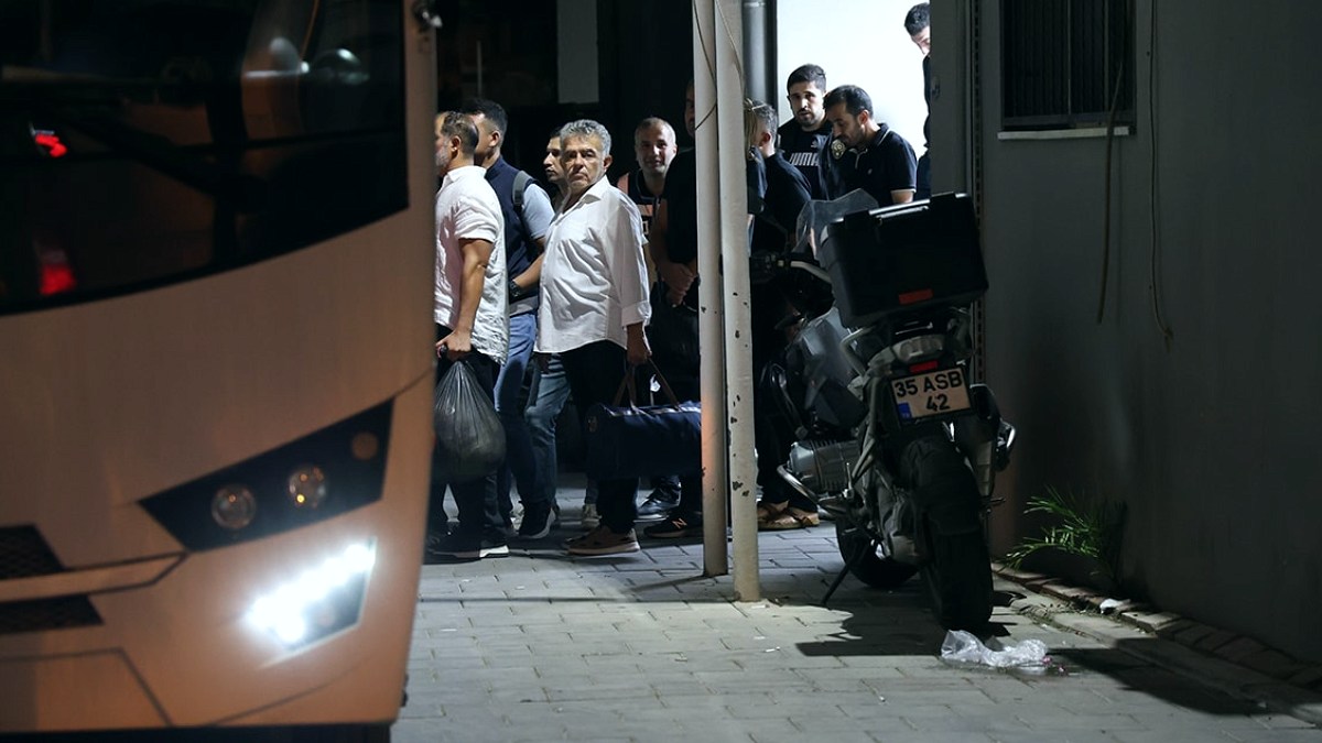 Seferihisar Belediyesi'nde Rüşvet ve Usulsüzlük Operasyonu: 47 Kişi Adliyeye Sevk Edildi