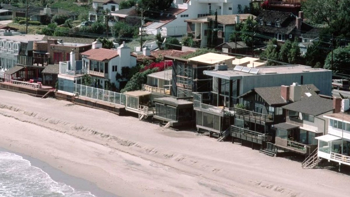 Malibu'da Lüks Villa Sahibi Plajı İşgal Etti, Şehir Kazandı