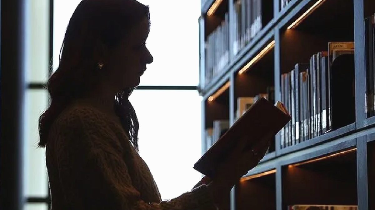 Singapur'da Kitap Okumaya Teşvik: 15 Dakika Okuyana Para Veriliyor