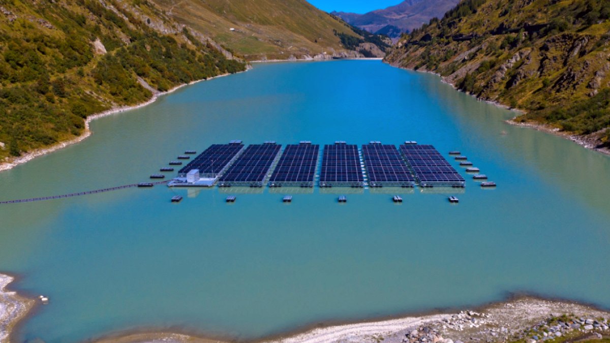 İsviçre'de Gölde Devrim: Tabanı Sabitlenen Güneş Panelleriyle İlk Kez Enerji Üretildi