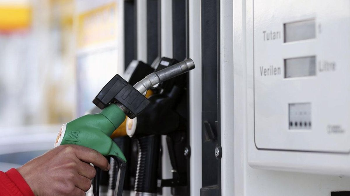 Motorin Fiyatları Tarihi Bir Eşiği Aşıyor: Litresi 100 Lirayı Geçti