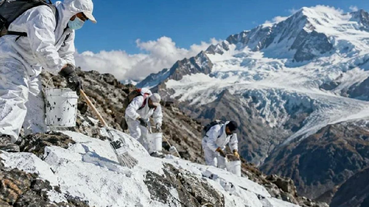 Peru'da Buzulları Kurtarmak İçin Dağlar Beyaza Boyandı