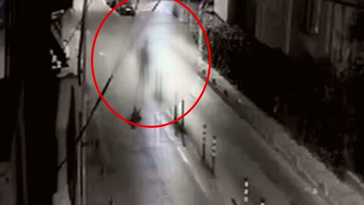 İstanbul'da Sokakta Çıplak Dolaşan Şüpheli Gözaltına Alındı
