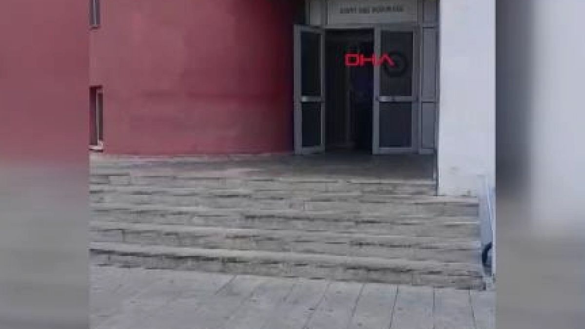 30 Yıl Hapis Cezasıyla Aranan Firari Hükümlü 10 Yıl Sonra Saklandığı Evde Yakalandı