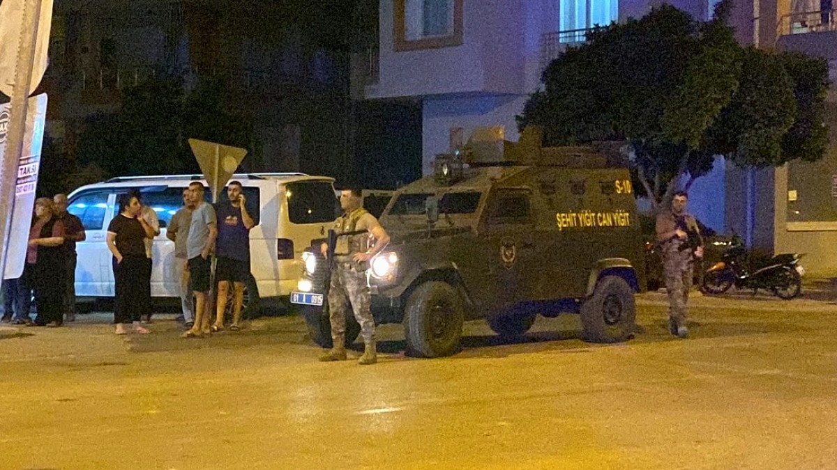 Boşanma Sonrası Dehşet: Baba Eski Eşini Öldürdü, Oğlunu Yaraladı ve İntihar Etti