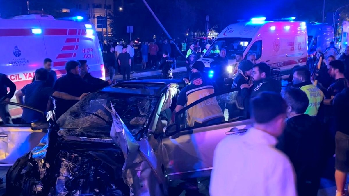 İstanbul'da Feci Kaza: 11 Yaralı, Tam Bir Kaos Ortamı Oluştu