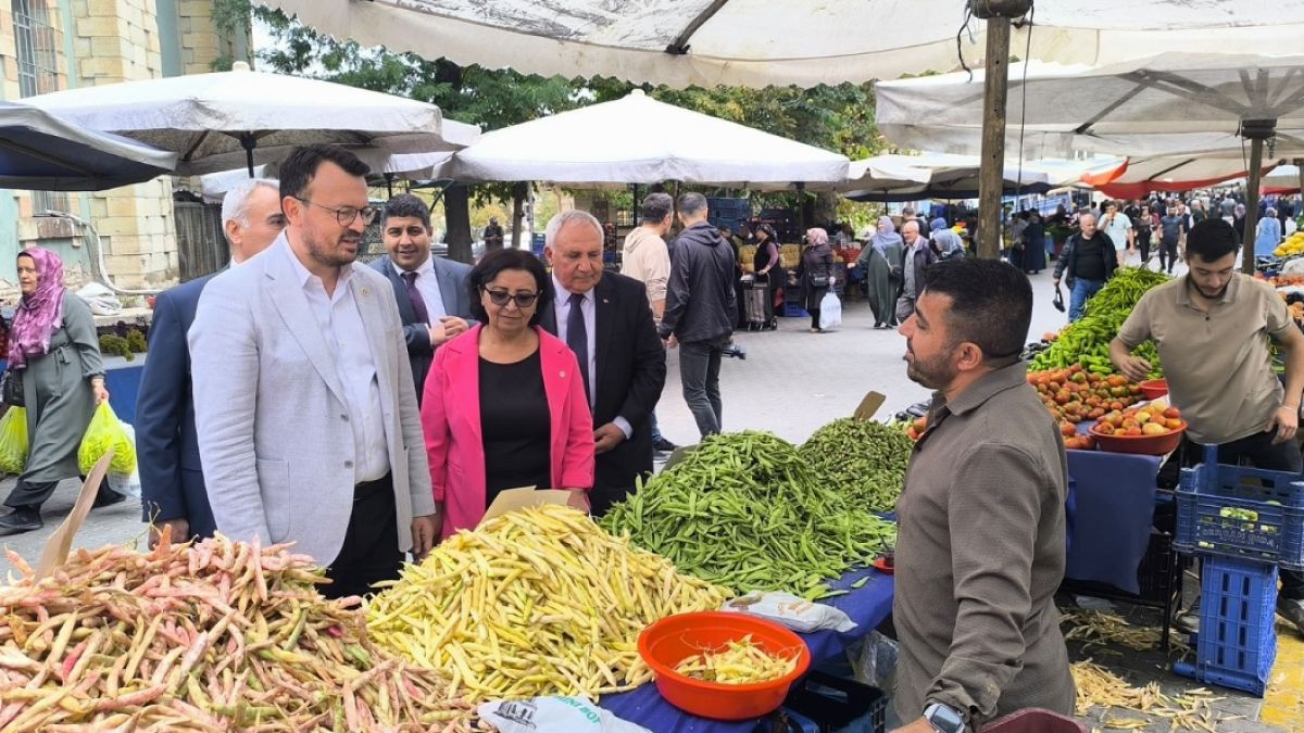 Pazarda Haykırış: "Karnım Aç, Yol Ne Yapsın?"