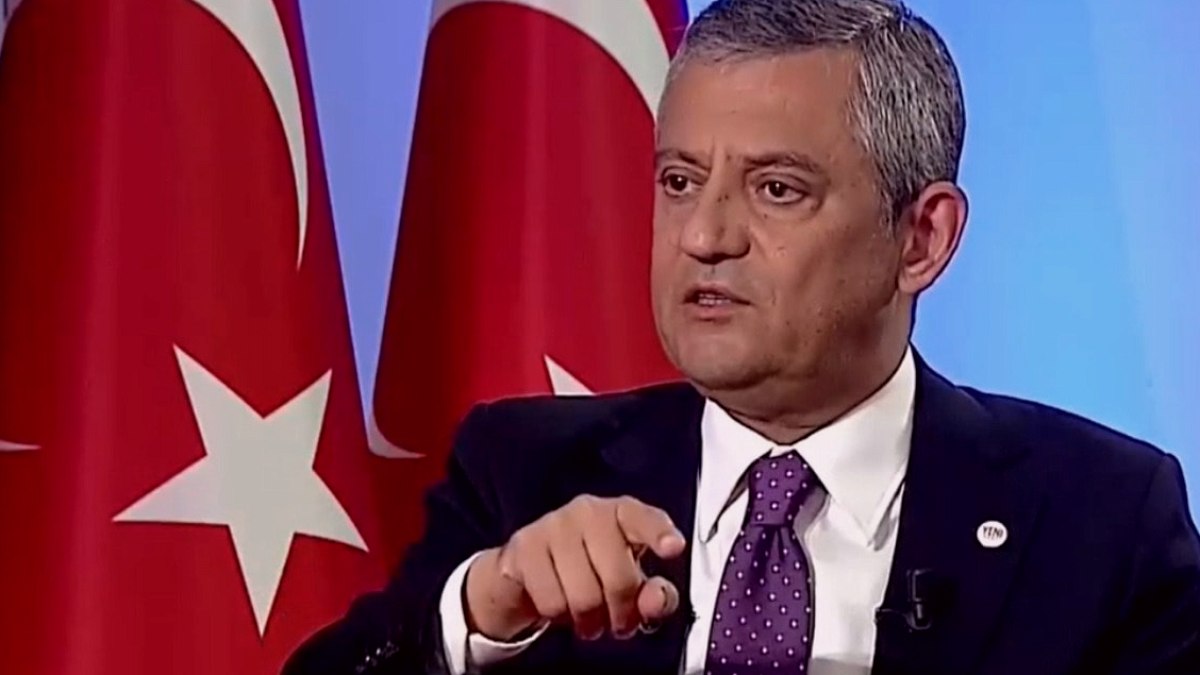 Özgür Özel'den Türkiye'de Otoriterleşme Uyarısı: Kontrollü Muhalefet Tehlikesi