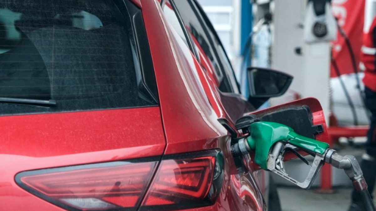 Motorin Fiyatları Rekor Kırdı: 100 Lira Eşiği Aşıldı, Vatandaş Tepkili