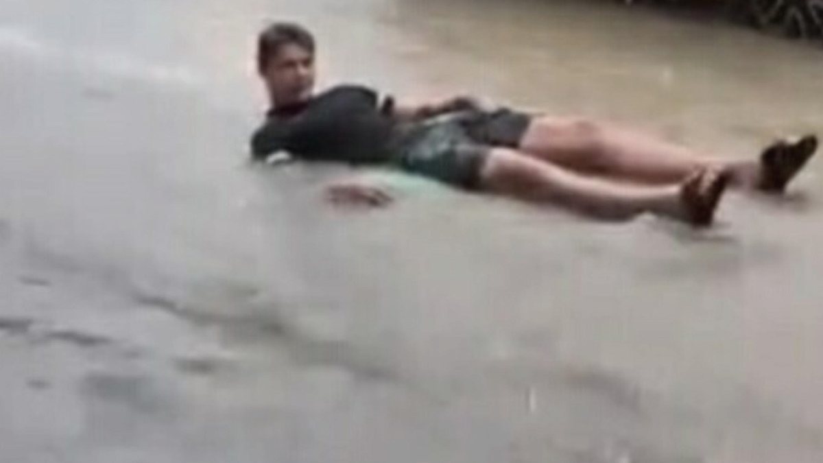 Fethiye'de Sel Felaketi: Şişme Yataklarla Hayat Kurtarma Operasyonu
