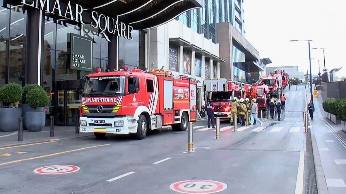 İstanbul'da Ünlü AVM'de Korkutan Yangın: Hasar Var, Yaralı Yok