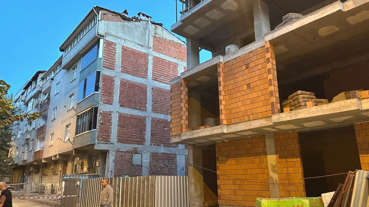 İstanbul'da Çatırdayan Binalar Boşaltıldı: İnşaat İddiası