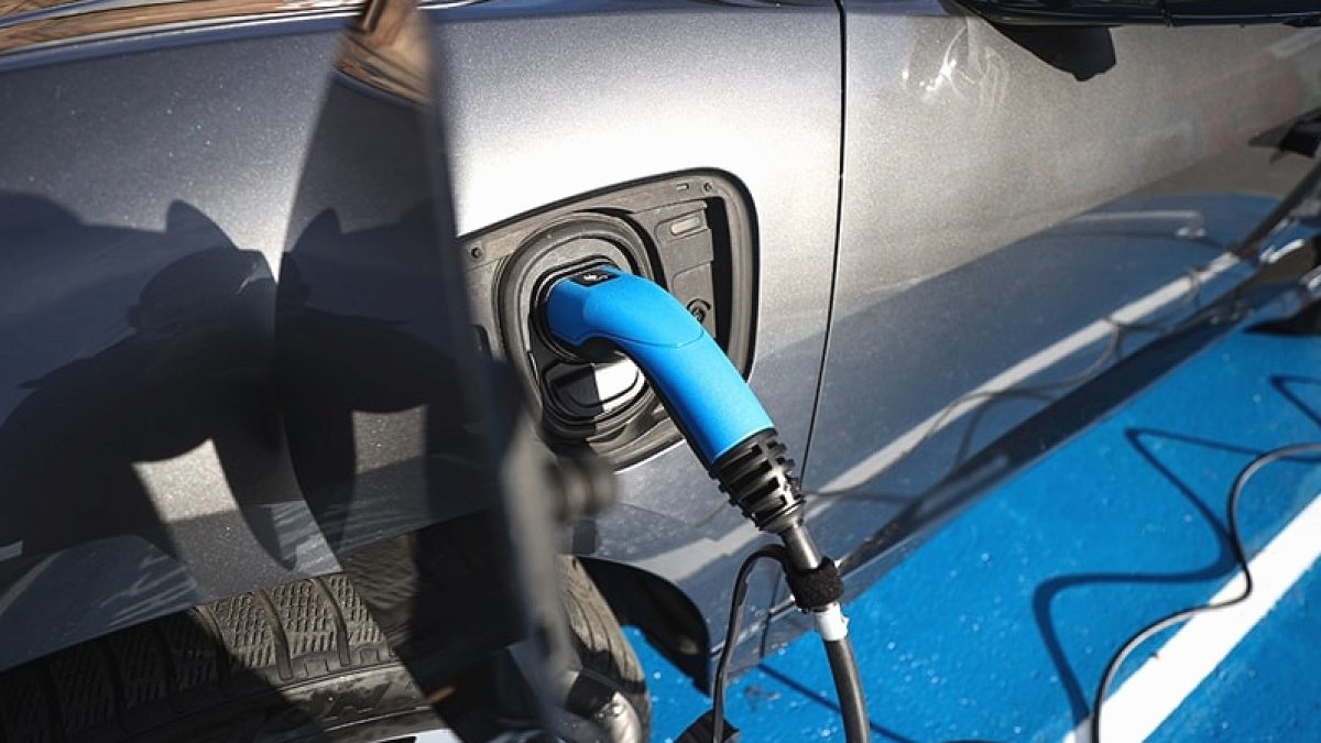 Türkiye'de Elektrikli Araç Şarj İşlemleri Ağustosta Zirveye Ulaştı