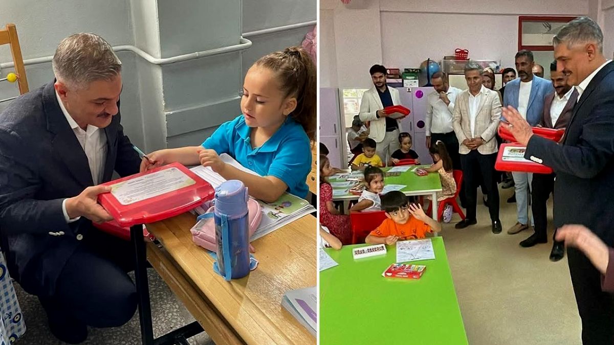 Gaziantep'te Okul Setleri AKP İlçe Başkanı Tarafından Dağıtıldı