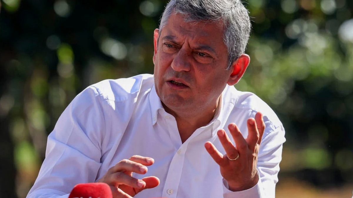 Özgür Özel'den Mansur Yavaş'a Cumhurbaşkanlığı Yolu Açıklaması