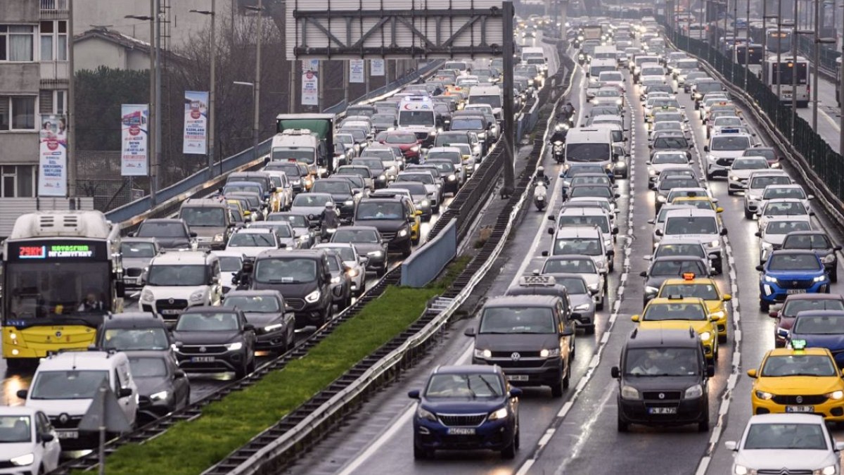 İstanbul'da Spor Etkinlikleri Trafiği Felç Etti: Yollar Kapalı