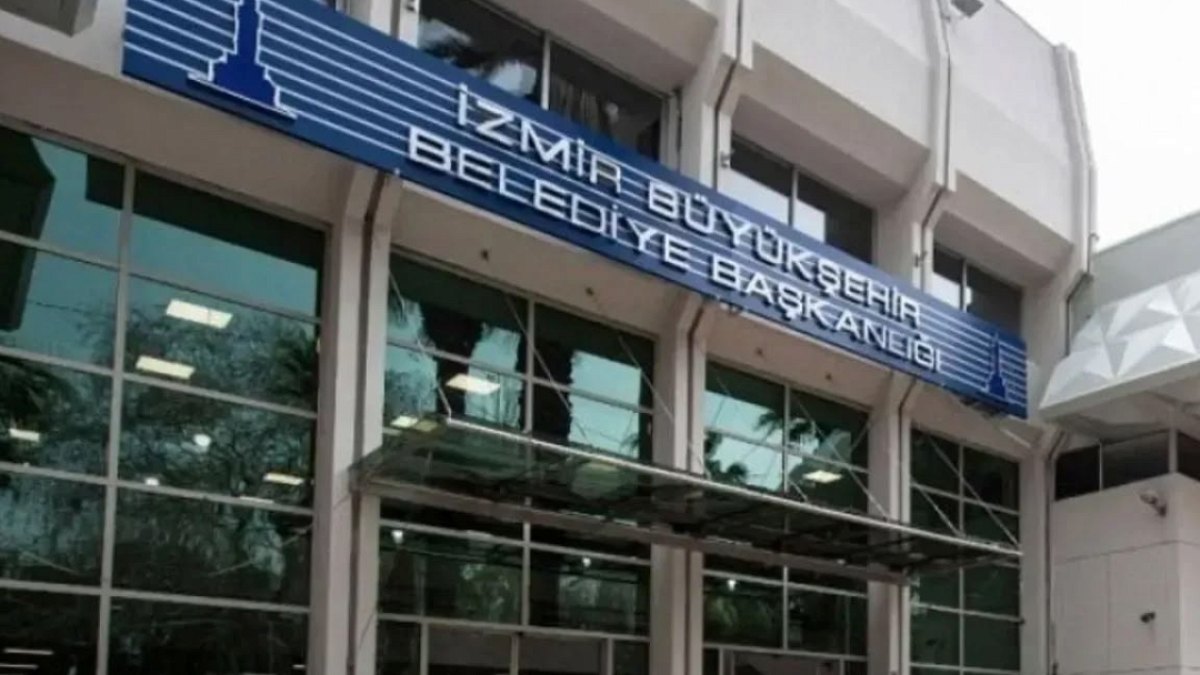 İzmir'de Elektrikli Otobüs Yatırımı 30 Ayda Beklemeye Takıldı