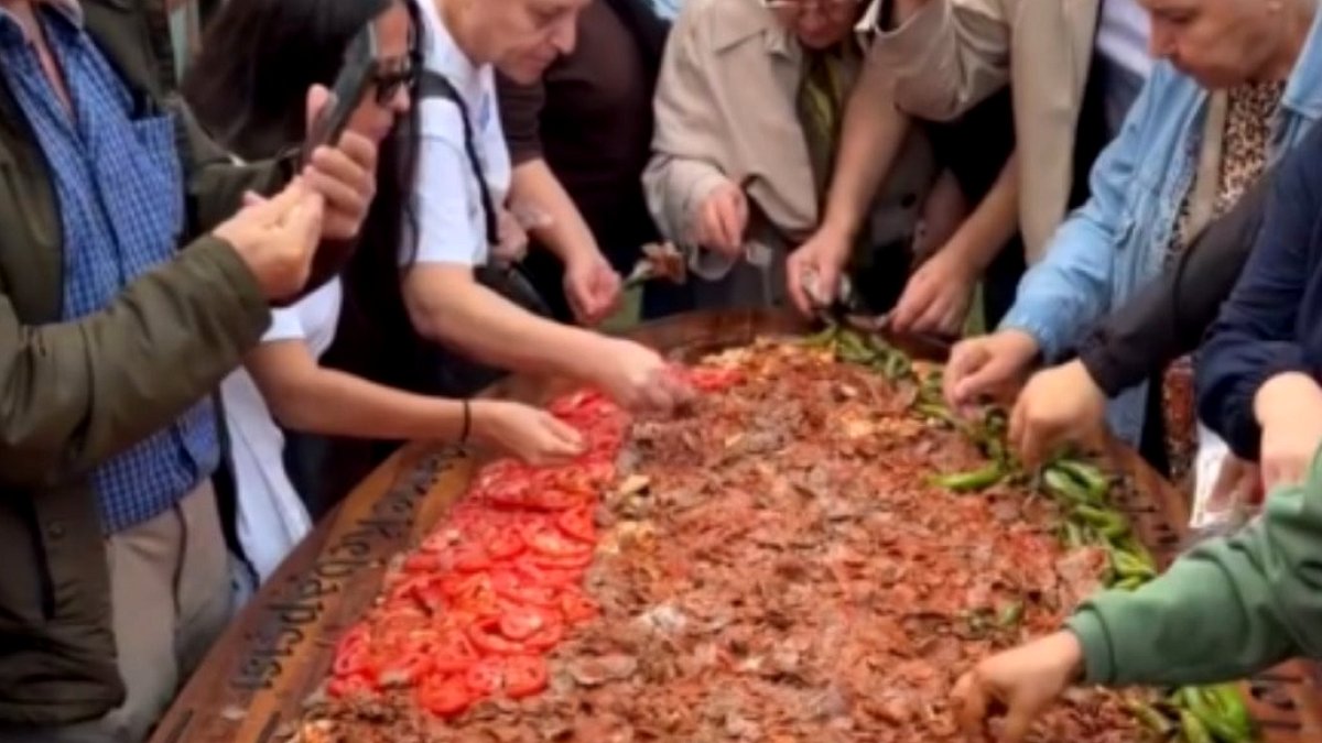 Bursa'da Gastronomi Festivali Tartışma Yarattı: İstiklal Marşı Mehterle Okundu