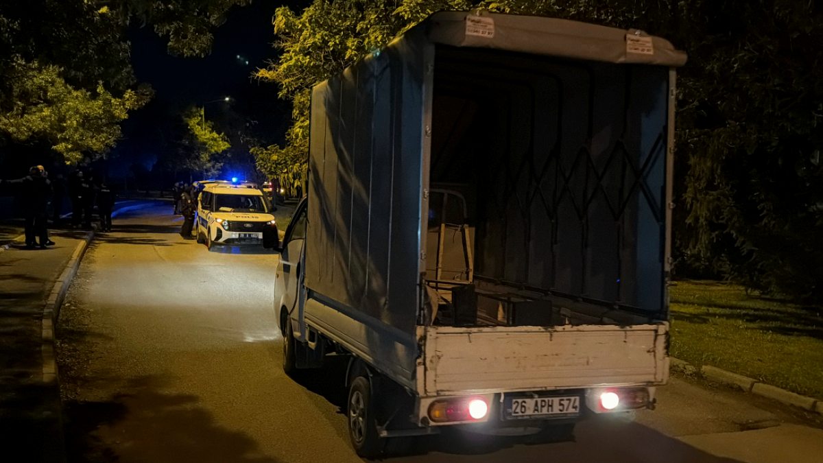 Seyir Halindeki Kamyonetten Atlayan Kadın Ağır Yaralandı