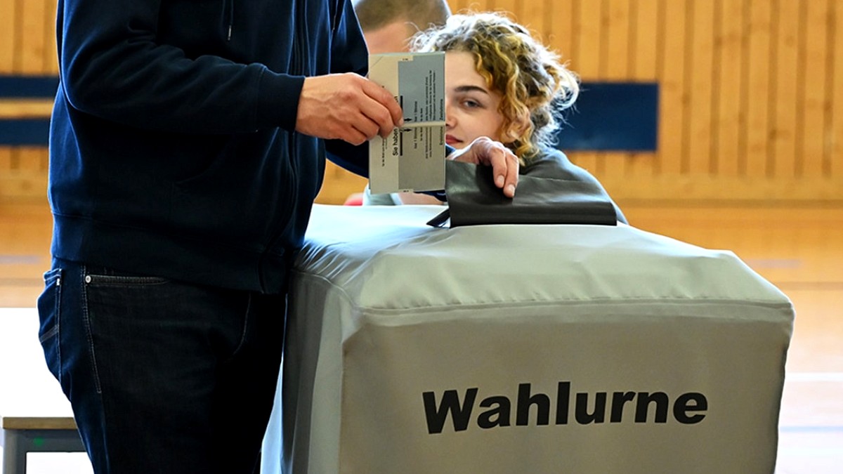 Berlin'de Tarihi Zafer: Elif Eralp'in Partisi Sandıktan Lider Çıktı
