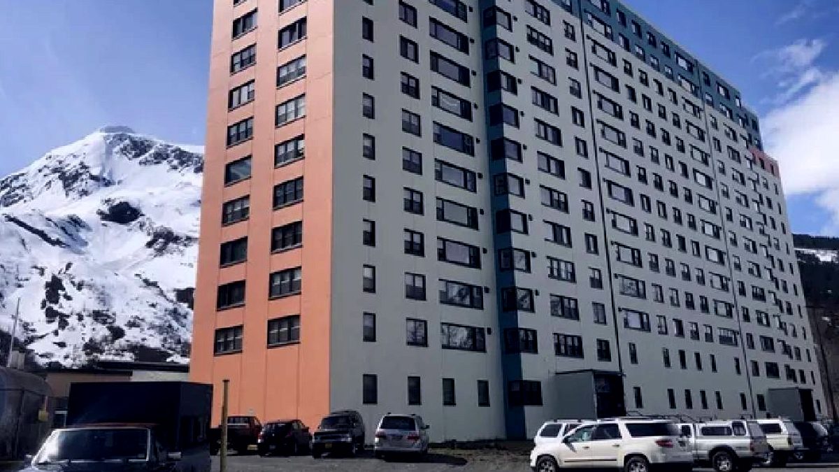 Amerika'nın En Sıra Dışı Kasabası: Tek Binada Yaşam ve Gece Kapanan Tünel
