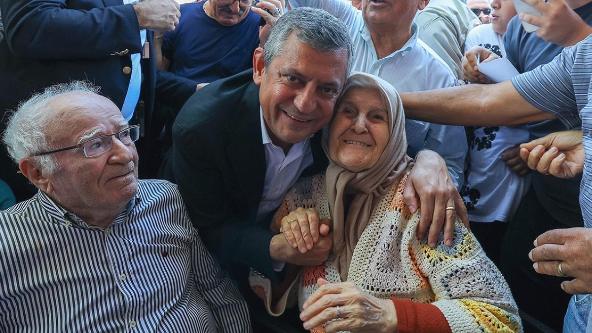 Özgür Özel'den İddialı Siyasi Hedefler: Cumhurbaşkanlığı ve İktidar İçin Kritik Eşikler