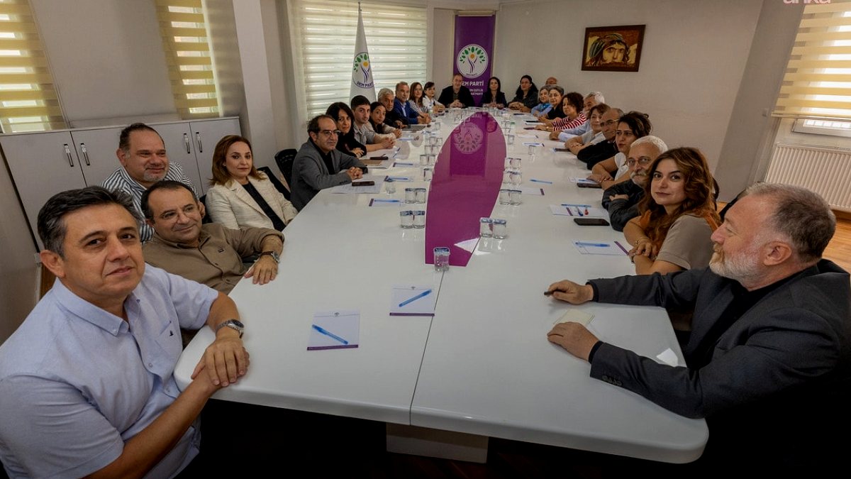 DEM Parti'de Yeni Merkez Yürütme Kurulu Görev Dağılımı Yapıldı
