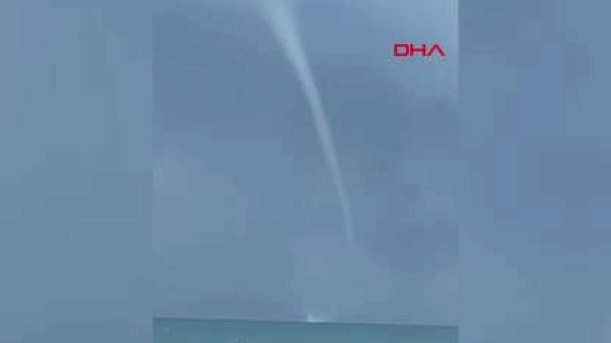 Sakarya Karasu Sahillerinde Deniz Hortumu Panik Yarattı