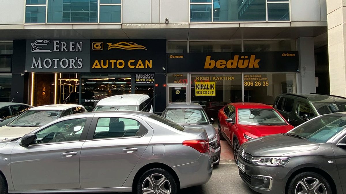 Araç Sektöründe Derin Kriz: 300 Firma Kapandı, Esnaf 'Tek Dükkan İki Tabela' Sistemine Geçti