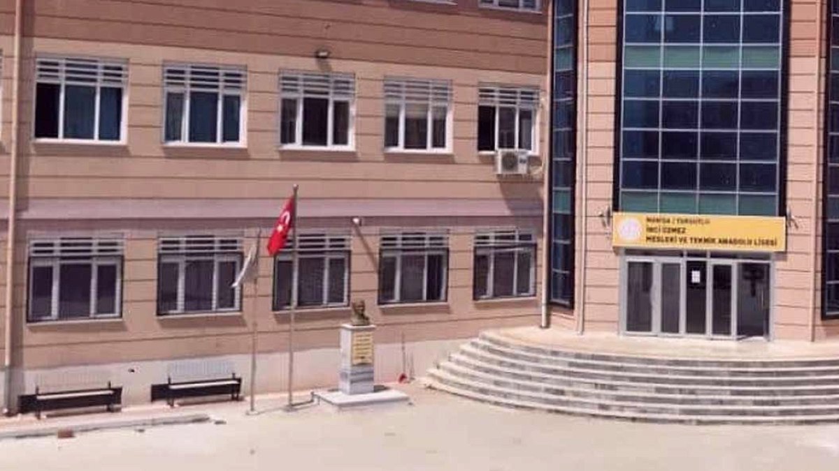 Manisa'da Lisede Silahlı Saldırı: 8 Öğrenci Yaralandı