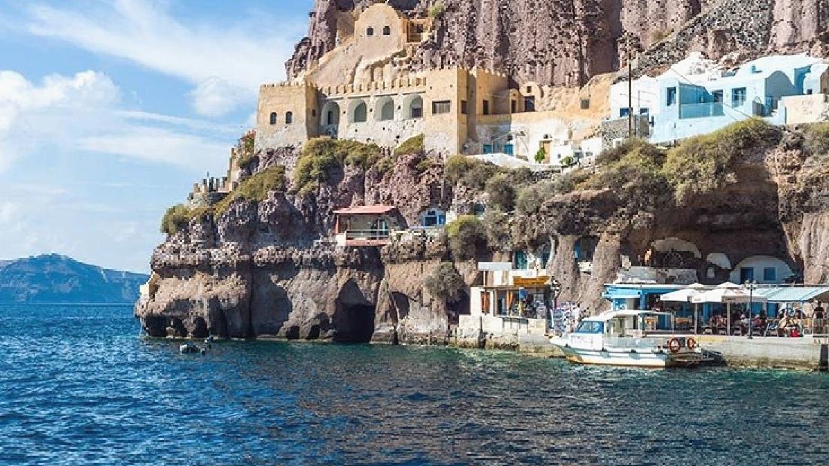 Santorini'de Eşsiz Fırsat: Haftada 24 Saat Çalış, Ücretsiz Konakla