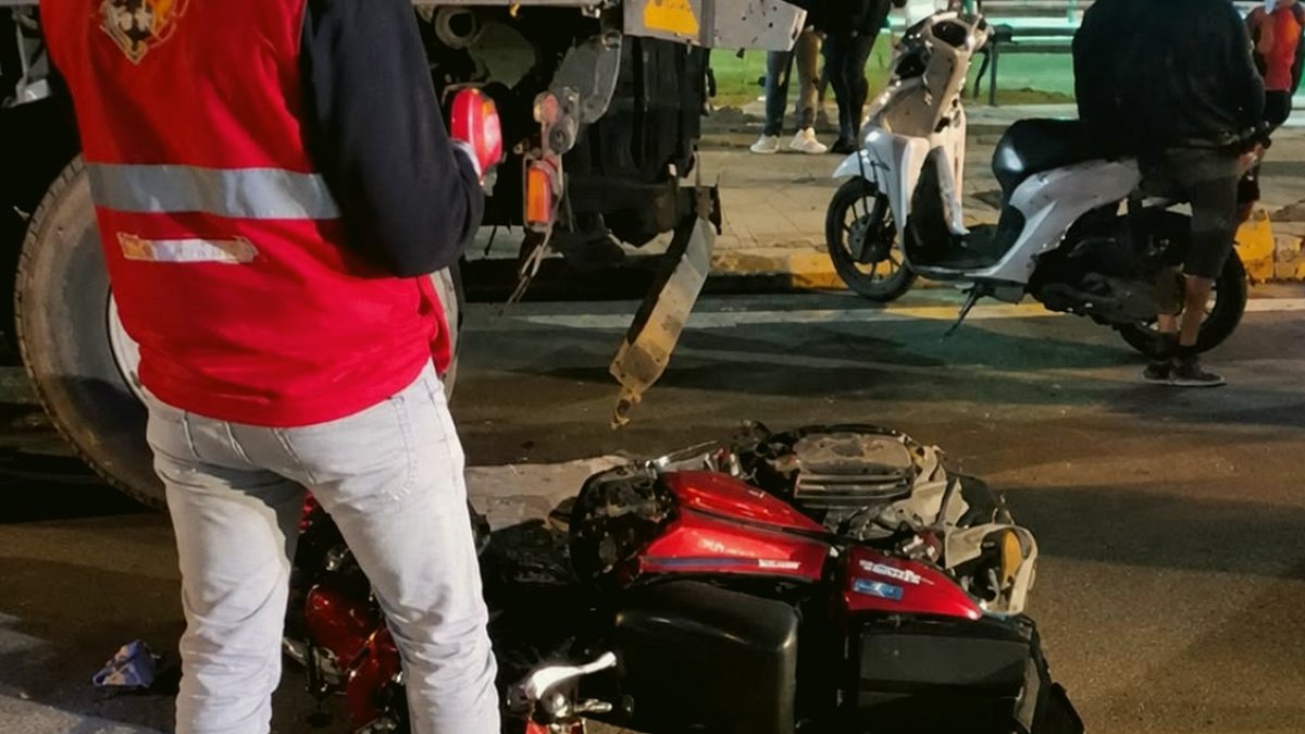 Polatlı'da Akıl Almaz Kaza: Motosiklet TIR'a Girdi, 16 Yaşında Sürücü Hayati Tehlikede